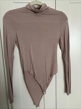 Long Sleeve Mock Neck Bodysuit in Mauve-Taupe